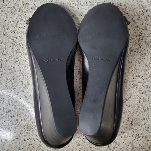 Cole Haan Grand OS Black Leather Closed Round Toe Gold Buckle Wedge Heel✨️9B - Picture 13 of 15